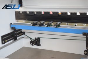 เครื่องพับโลหะแบบเพรสเบร<span class=keywords><strong>ก</strong></span> รุ่น Best Sale 630KN *2.5M พร้อมแ<span class=keywords><strong>ก</strong></span>นบิด ความแม่นยำสูง สำหรับ<span class=keywords><strong>ก</strong></span>ารพับโลหะ ด้วยระบบ TP10s - Product Image 5