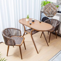 Ensemble de chaises longues en rotin, style minimaliste moderne et luxueux, idéal pour Instagram, avec structure en aluminium mobile, pour balcon et bistro
