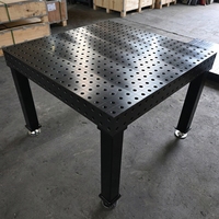 Banc de travail modulaire robuste pour soudage robotisé, combinaison libre et dimensions personnalisables