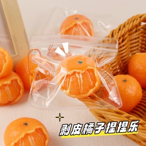 BT Divertido Juguete de Simulación de Naranja Pelable, Frutas Adorables, Juguetes de Descompresión para Oficina, Juguetes Sensoriales de Apretar, Juguetes de Rompecabezas Suaves de Rebote Lento - Product Image 3