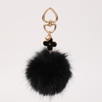 Porte-clés Pompon en Fausse Fourrure Douce et Moelleuse avec Crochet Cœur, Breloque Émail Trèfle à Quatre Feuilles, Pendentif Sac Adorable, Cadeau d'Anniversaire pour Femme
