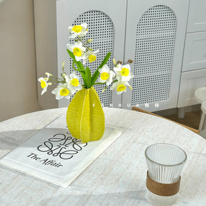 Narcisos Artificiales con Jarrón Amarillo para Decoración del Hogar y Accesorios para Fotografía - Product Image 4