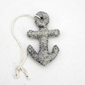 Gancho de Fieltro con Forma de Ancla de Barco Cosido a Mano con Diseño de Naufragio Pirata para Niños, Comercio Justo y Hecho a Mano - Product Image 6