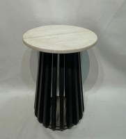 Table d'appoint moderne avec plateau en marbre et base cannelée en fer noir, table d'appoint décorative pour salon, mobilier robuste, collection prix de gros