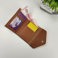 Dompet Wanita Baru Model Sederhana Lipat Tiga Pendek Multi-Kartu Multi-Fungsi dengan Lapisan Poliester