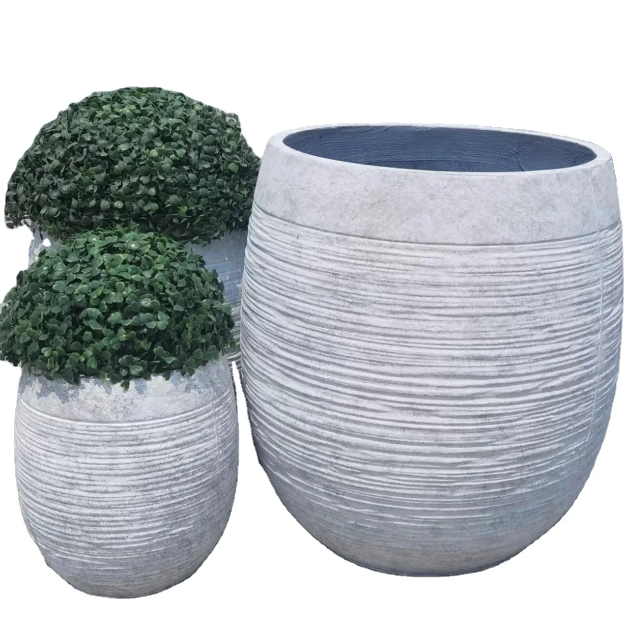 Wit cement bloempot met decoratieve strepen keramische planters
