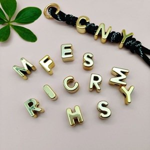 Cuentas de letras chapadas en oro, cuentas deslizantes de alfabeto con agujero grande para correas de bolsos <span class=keywords><strong>y</strong></span> pulseras - Product Image 3