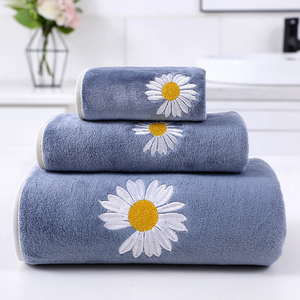 Ensemble de serviettes de bain en microfibre ultra-fine brodée de marguerites, célèbre sur <span class=keywords><strong>Internet</strong></span>, avec boîte cadeau douce à motif de tournesol - Product Image 4