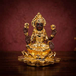 Statue de Laxmi en acier inoxydable plaqué or, artisanale, assise sur un lotus, sculpture religieuse moderne pour mariage, maison ou temple. - Product Image 1
