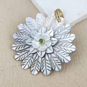 Nouvel Arrivage Pendentif <span class=keywords><strong>Grande</strong></span> Fleur Multicouche en Coquille Grise avec Zircon pour Femme et Fille, Bijoux de Mode, Fournitures en Gros - Product Image 5