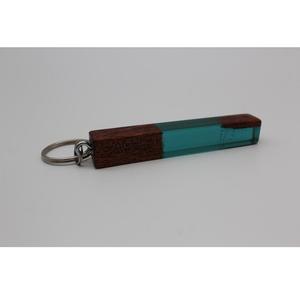 Accessoire léger idéal pour les modes de vie modernes, porte-clés en résine contemporain avec finition polie, design abstrait - Product Image 4