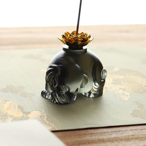 Artfamily – Nouveauté : Ornement d'éléphant sculpté à la main en verre Liuli, technique <span class=keywords><strong>de</strong></span> la cire perdue, artisanat ancien du Jiangsu, idéal pour la décoration <span class=keywords><strong>de</strong></span> bureau. - Product Image 6