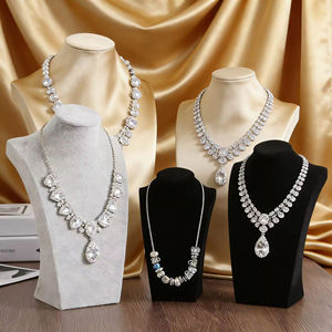 Expositor de Joyería de Fibra Súper Resistente con Maniquíes de Cuello para Collares y Joyas Finas - Product Image 2