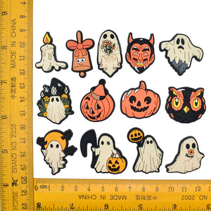 Nouvelle série amusante d'Halloween : Boucles de chaussures et accessoires floraux en PVC souple avec décorations fantômes et citrouilles - Product Image 3