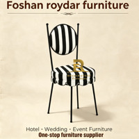 Chaises noires à structure métallique avec coussins d'assise interchangeables, empilables, pour mariages et événements