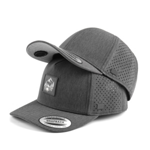 Gorra de Béisbol de 5 Paneles de Alta Calidad Personalizada con Cuerda y Logo de Goma PVC, Sombrero Impermeable Perforado con Agujeros Cortados a Láser, Gorra de Golf de Alto Rendimiento Estilo Dad Hat - Product Image 1