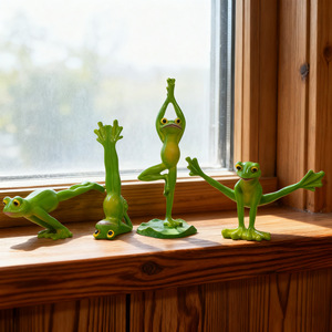 Lot de 4 grenouilles de yoga en résine, peintes à la main, écologiques, décorations amusantes pour armoires à vin et dessus de table, idéal pour les anniversaires - Product Image 6