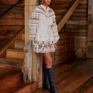 Nuovo arrivo abito da donna in puro cotone mezzo abbottonato con maniche <span class=keywords><strong>a</strong></span> <span class=keywords><strong>palloncino</strong></span> Mini abito Casual <span class=keywords><strong>taglie</strong></span> <span class=keywords><strong>forti</strong></span> ricamato abito da Resort - Product Image 1