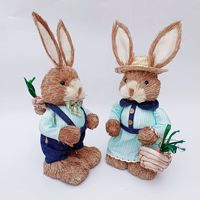 Ensemble de figurines de lapins en paille faites à la main, ornements de Pâques en forme de couple de lapins avec panier de carottes et d'œufs, décoration de table de printemps pour la maison de style campagnard