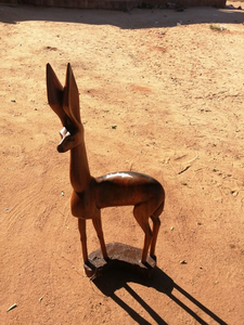 Statue d'animal tribal sculptée à la main en bois naturel africain, artisanat d'art africain authentique pour la vente en gros - Product Image 3