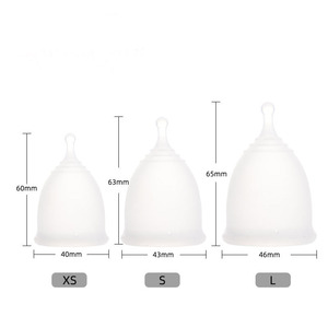 Stérilisateur de coupe menstruelle pliable en <span class=keywords><strong>silicone</strong></span> réutilisable pour femmes - Conception anti-fuite - Ensemble de 2 pièces comprenant une brosse de nettoyage et un sac en tissu - Product Image 4
