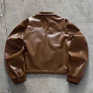 Giacca in Pelle Vintage Marrone con Logo Personalizzato, Stile Streetwear da <span class=keywords><strong>Uomo</strong></span>, Giacca Bomber Ricamata OEM, Giacca in Pelle Bomber Boxy per <span class=keywords><strong>Uomo</strong></span> - Product Image 3