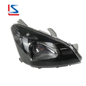 FAUX PHARE AVANT pour TOYOTA COROLLA PREMIO 2001-2007 NOIR – Référence 81150-2B800 81110-20A00 - Product Image 1