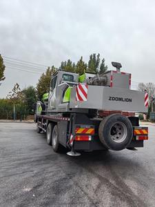 Grue mobile d'occasion Zoomlion ZTC250A5-3, capacité de levage 25T, solution de construction haute performance, moteur de pompe de grue sur camion - Product Image 3