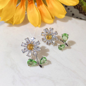 <b>Sweet</b> Daisy <b>Flower</b> Stud Earrings for Women Elegant Daily Wear Ear Accessories - Product Image 4