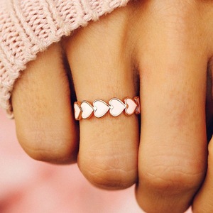 Elegante Anello a Cuore Rosa, Design Minimalista in Resina, Gioielli da Donna alla Moda, per Uso Quotidiano, Regalo di San Valentino, Chic - Product Image 2