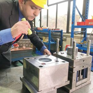 סין יצרן מותאם אישית פלסטיק preform הזרקת עובש רחב הפה הטבעה שחול מכה עובש רחב הפה preform עובש - Product Image 4