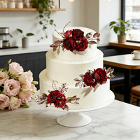 Arrangement floral en soie rouge vin avec feuilles d'or, fleurs artificielles légères et réalistes, décoration de gâteau, table de dessert de mariage