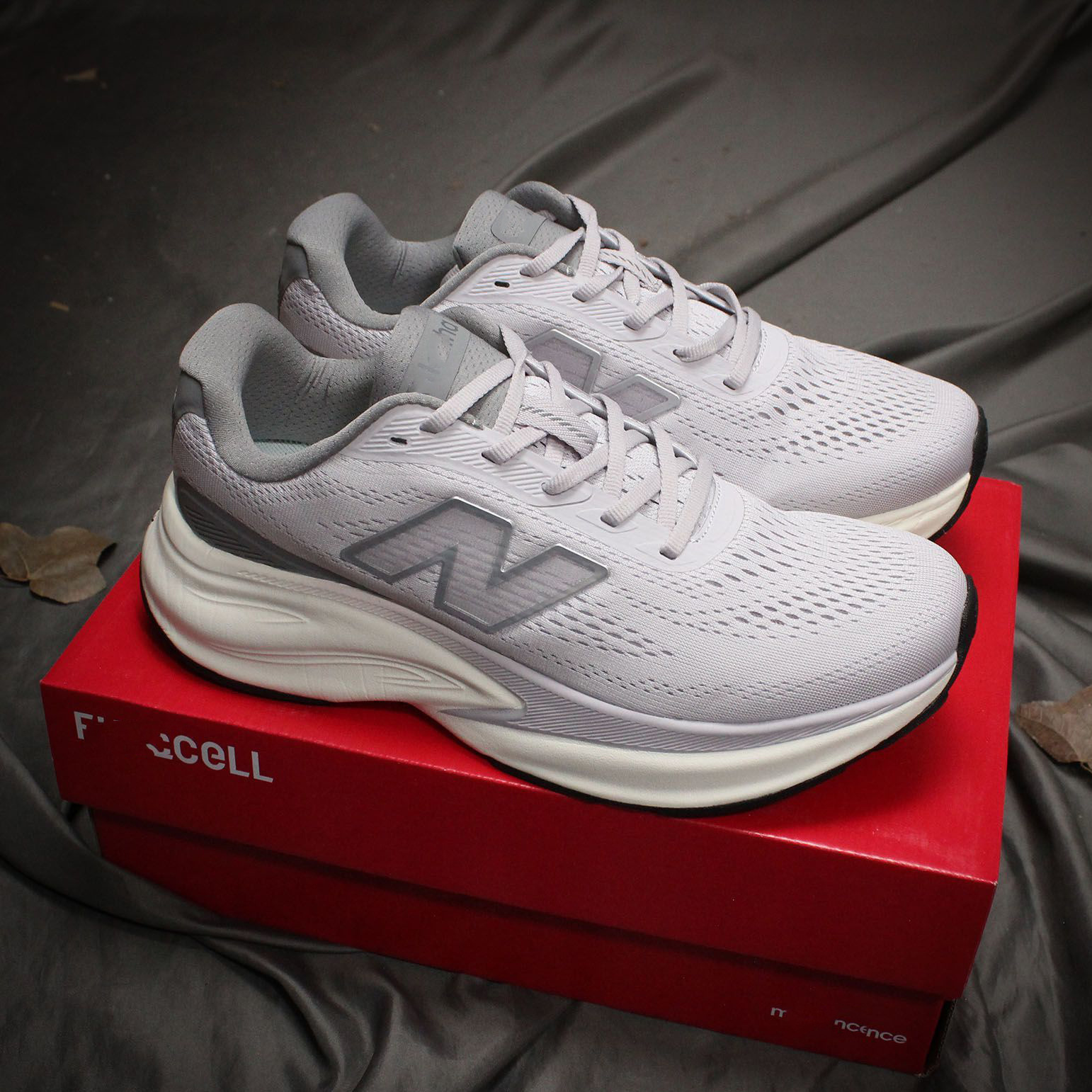 สีเทาอ่อน