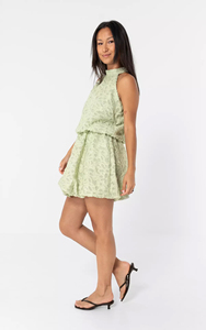 Vestido Mini Verde Halter sin Mangas para Mujer 2026, Estilo Vintage Casual, Suave y Fluido, con Lazo Trasero, OEM/ODM - Product Image 3