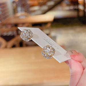 Nueva moda Corea oreja clavo nicho creativo magnético pendiente brillante banda taladro magnetoterapia desintoxicación pendientes <span class=keywords><strong>sin</strong></span> oreja - Product Image 2