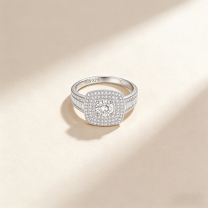 Anillo de Compromiso Clásico de Plata de Ley 925 con Corte Brillante Redondo y Engaste de Circonitas Cúbicas, Joyería para Mujer, Estilo Geométrico, Bañado en Rodio - Product Image 2