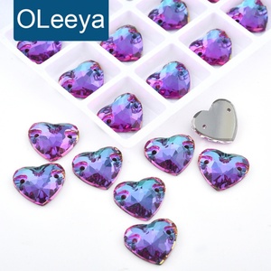 OLeeya Meilleures ventes Strass en verre en forme de cœur personnalisés à coudre, Pierres à coudre en verre cristal pour la décoration de vêtements - Product Image 1