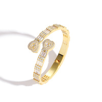 Venta Directa de Fábrica de Nuevos Accesorios de Hip-hop y Rap, Brazalete Abierto Moderno con Incrustaciones de Circonio en Forma de Corazón