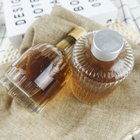 Bouteille de vin en verre cylindrique rayée antidérapante à col court de 500 ml avec bouchon à vis
