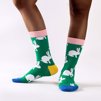 Chaussettes fantaisie personnalisées 2026 à imprimé intégral, motif lapin de dessin animé sublimé OEM, en coton avec revers bicolore
