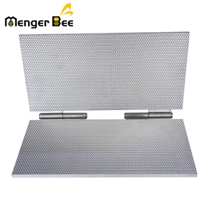 MengerBee CM-1 Équipement de fabrication de feuilles de cire d'abeille, Machine à gaufrer les fondations de cire d'abeille, Moule en aluminium moulé sous pression, Feuille de cire d'abeille à cellules de 5,4 mm - Product Image 1