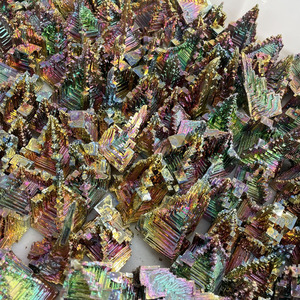 Cristales de bismuto minerales en forma de pirámide natural arcoíris en bruto al por mayor - Product Image 1