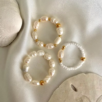 Bagues empilables en perles de riz d'eau douce personnalisées, ensemble de bagues élastiques minimalistes avec accent doré pour femmes