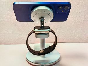 แท่นชาร์จ 3 in 1 สำหรับที่ชาร์จไร้สายแบบแม่เหล็กสำหรับ iPhone 16 15 14 13 12 ซีรีส์ - Product Image 2