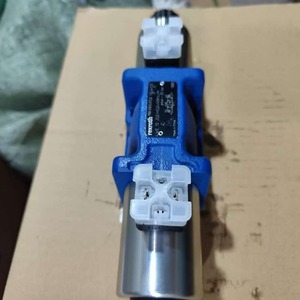 Vanne de commande directionnelle Rexroth 4WE10J5XHG24N9K4, électromagnétique hydraulique à 4 voies, 400 bars, 160 L/min - Product Image 1