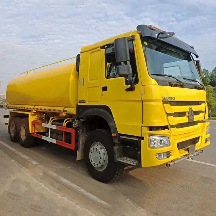 شاحنات ناقلة للمياه مستعملة 20m3 بسعر مخفض شاحنة Sinotruk 2016 بقدرة 336 حصان 6x4 شاحنة ناقلة للمياه للبيع