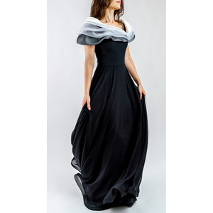 Elegancia Esculpida en Seda - Product Image 1