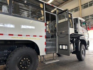 <span class=keywords><strong>2025</strong></span> <span class=keywords><strong>New</strong></span> dongfeng 6x6 off-road xe buýt du lịch 40 chỗ ngồi Euro 5 phát thải 380hp động cơ diesel off-road xe buýt với điều kiện không khí - Product Image 5