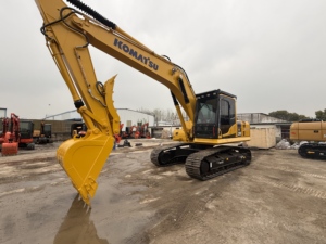 รถขุดไฮดรอลิกแบบตีนตะขาบ Komatsu PC200 มือสอง นำเข้าจากญี่ปุ่น พร้อม EPA ขาย - Product Image 1