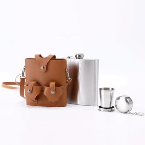 Petaca portátil de acero inoxidable RTS 18 oz 18/8, con Funda de cuero marrón y 2 tazas plegables, juego de termo de <span class=keywords><strong>Triple</strong></span> cuero de 18 oz - Product Image 5